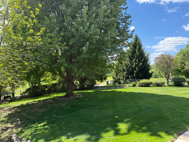 2357 Palmera Court, Bettendorf, IA 52722