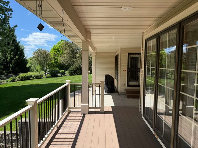 2357 Palmera Court, Bettendorf, IA 52722