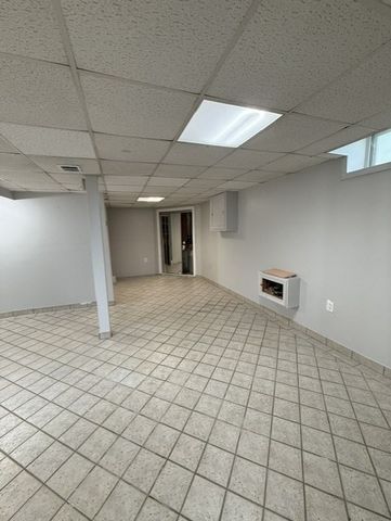 3 Franconia St, Worcester, MA 01602