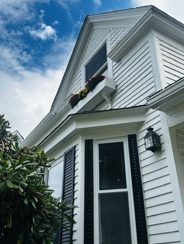 3 Franconia St, Worcester, MA 01602