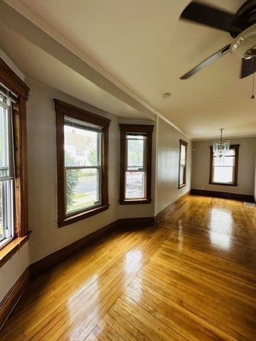3 Franconia St, Worcester, MA 01602
