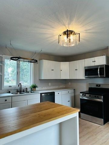 3 Franconia St, Worcester, MA 01602