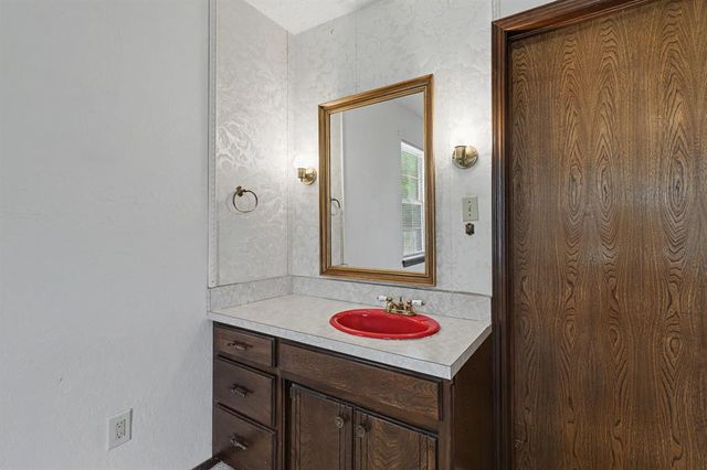 500 SW 164th Street, Oklahoma City, OK 73170