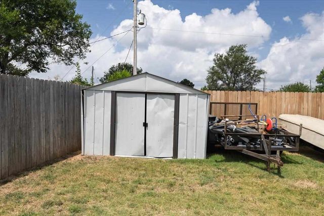 135 NE Deerfield, Elgin, OK 73538