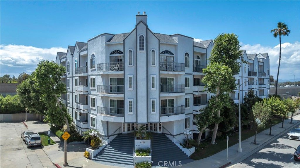 Image 1 of property listing at 4401 Sepulveda Boulevard 105, Sherman Oaks, CA 91403