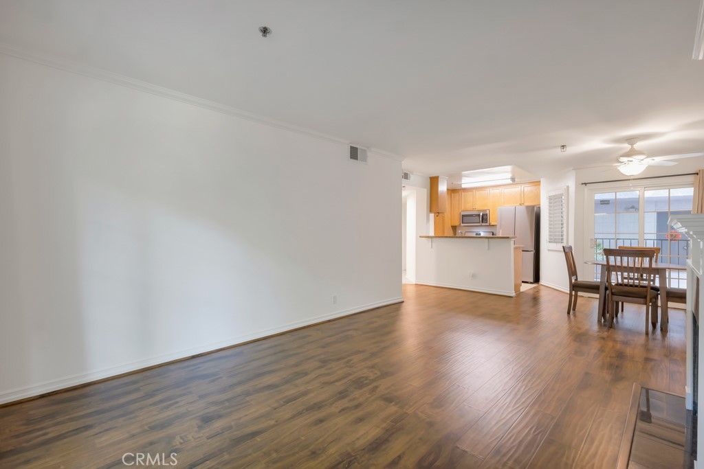 Image 16 of property listing at 4401 Sepulveda Boulevard 105, Sherman Oaks, CA 91403
