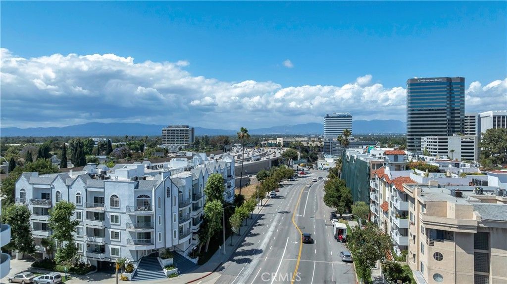 Image 2 of property listing at 4401 Sepulveda Boulevard 105, Sherman Oaks, CA 91403