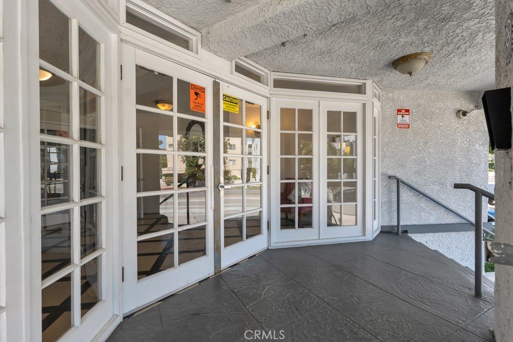 Image 4 of property listing at 4401 Sepulveda Boulevard 105, Sherman Oaks, CA 91403