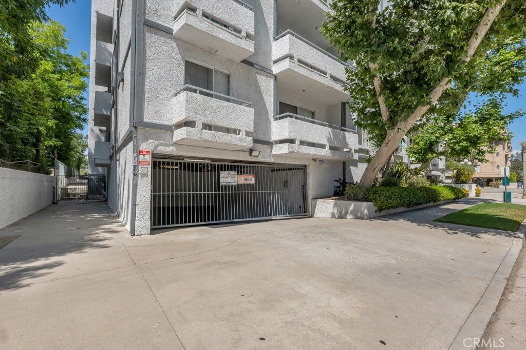 Image 40 of property listing at 4401 Sepulveda Boulevard 105, Sherman Oaks, CA 91403