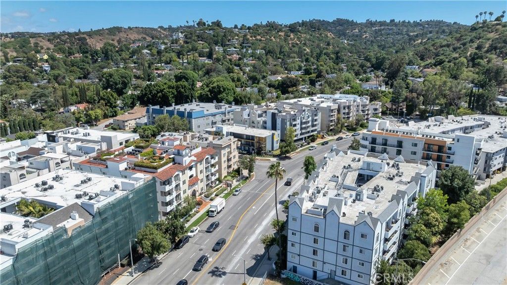 Image 44 of property listing at 4401 Sepulveda Boulevard 105, Sherman Oaks, CA 91403