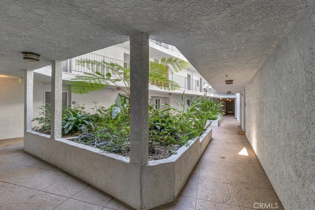 Image 5 of property listing at 4401 Sepulveda Boulevard 105, Sherman Oaks, CA 91403