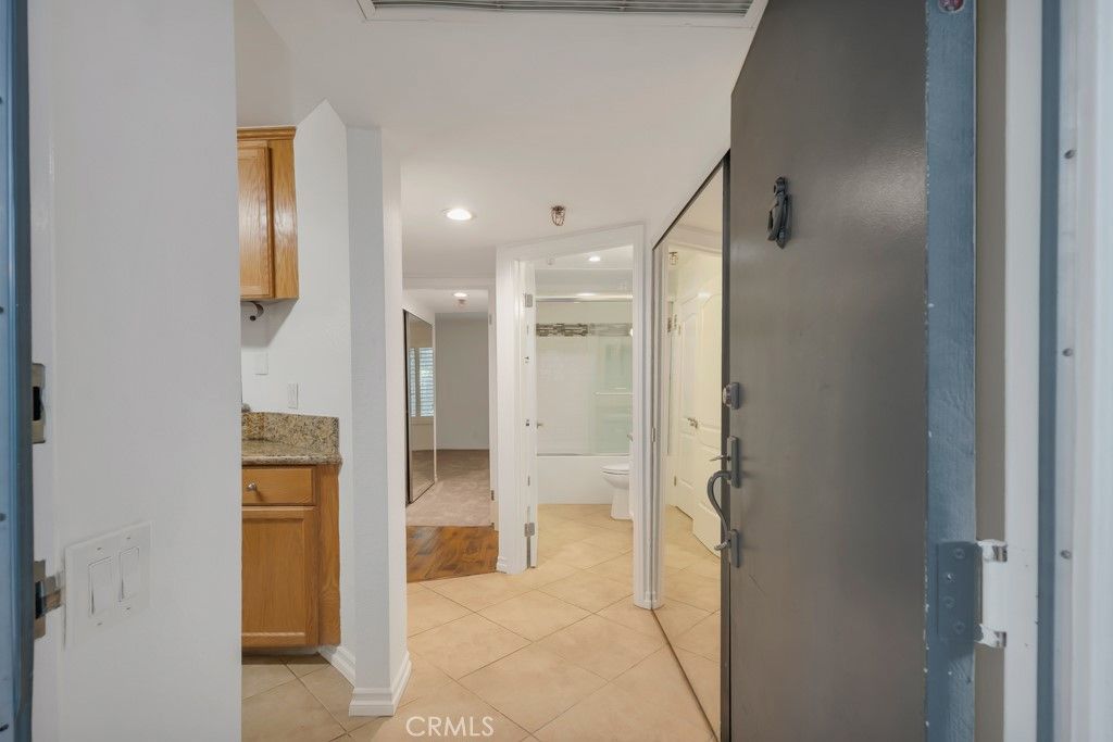 Image 8 of property listing at 4401 Sepulveda Boulevard 105, Sherman Oaks, CA 91403