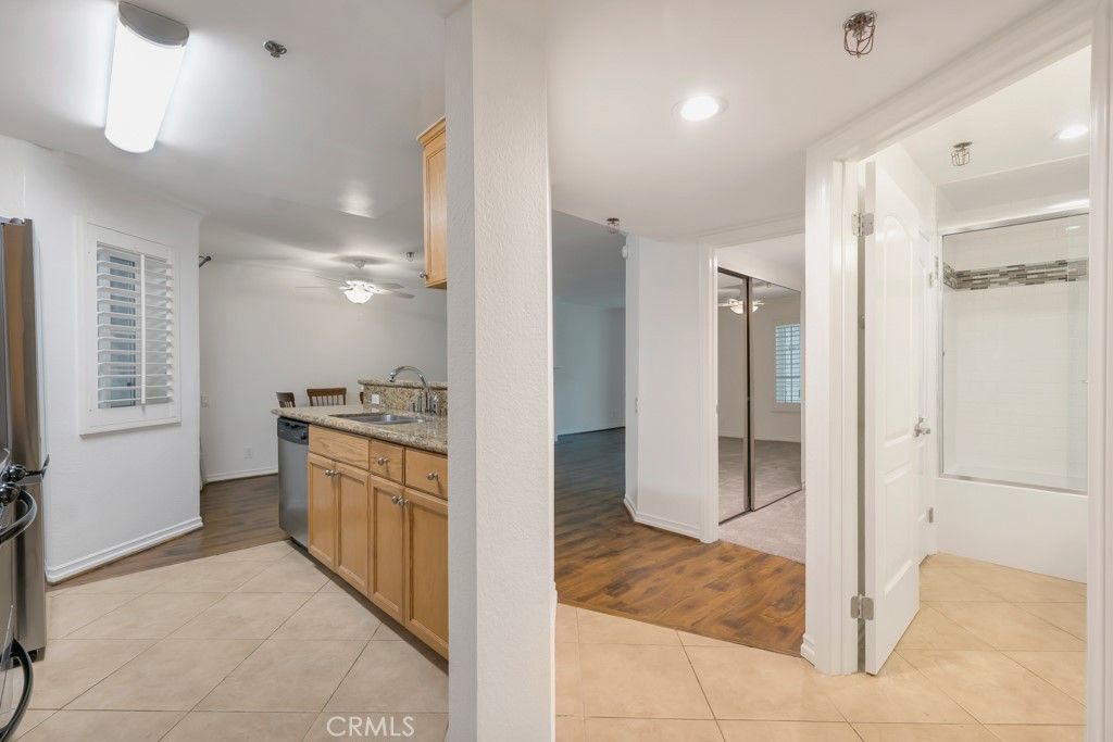 Image 9 of property listing at 4401 Sepulveda Boulevard 105, Sherman Oaks, CA 91403