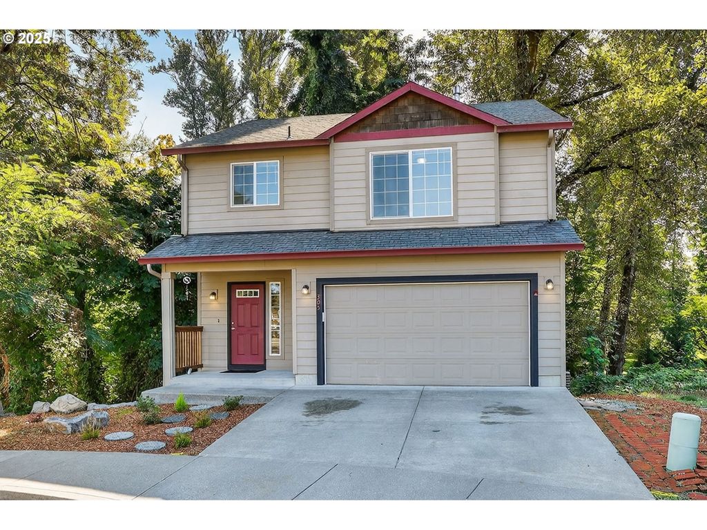 305 EDGEWATER Rd, Gladstone, OR 97027
