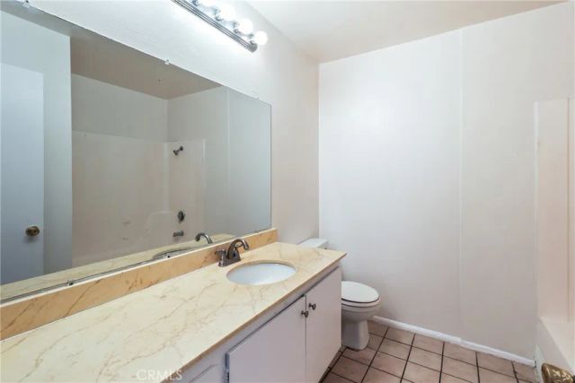 1001 W Macarthur 110, Santa Ana, CA 92707