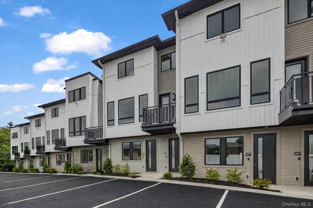 17 Union Road 208, Spring Valley, NY 10977