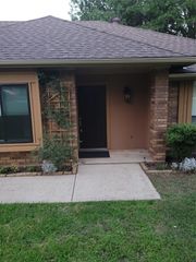 912 N Dove Road, Grapevine, TX 76051