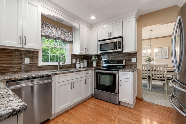 2070 Shirlene Drive, Grove City, OH 43123