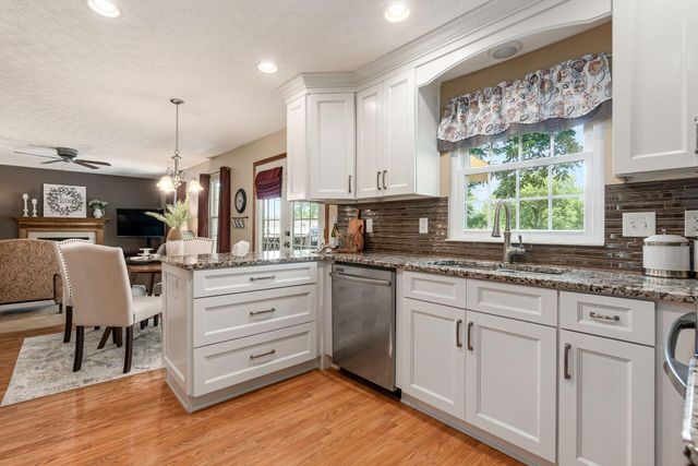 2070 Shirlene Drive, Grove City, OH 43123