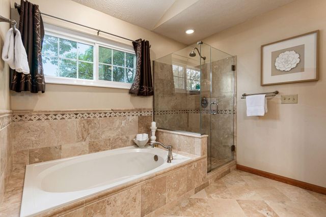 2070 Shirlene Drive, Grove City, OH 43123