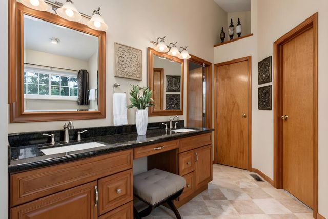 2070 Shirlene Drive, Grove City, OH 43123