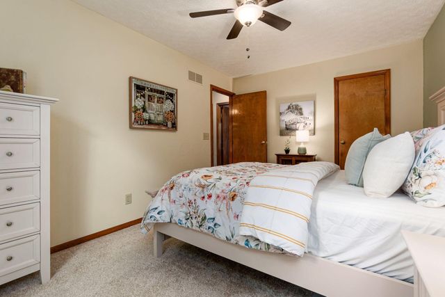 2070 Shirlene Drive, Grove City, OH 43123