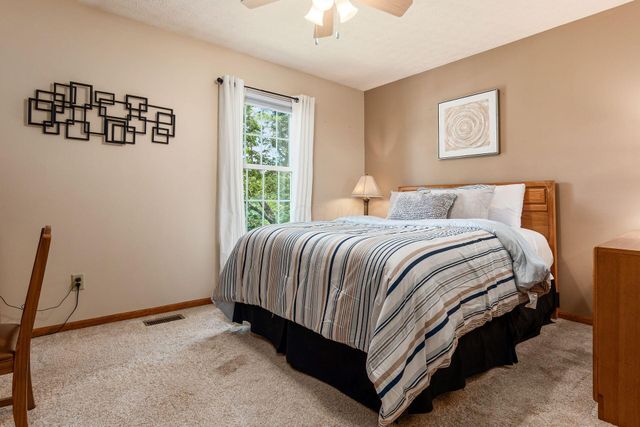 2070 Shirlene Drive, Grove City, OH 43123