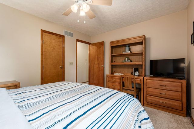 2070 Shirlene Drive, Grove City, OH 43123