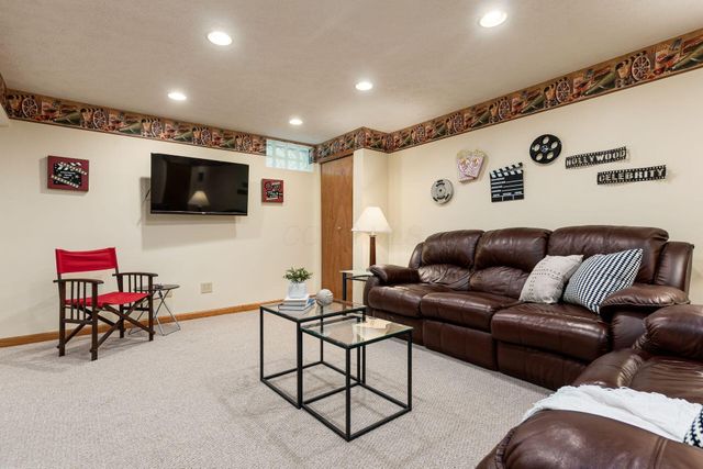 2070 Shirlene Drive, Grove City, OH 43123