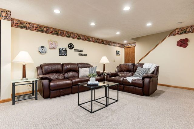 2070 Shirlene Drive, Grove City, OH 43123