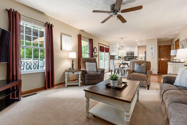 2070 Shirlene Drive, Grove City, OH 43123
