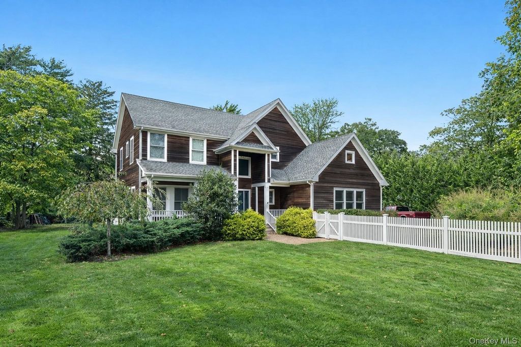 134A Montauk Highway, Westhampton, NY 11977