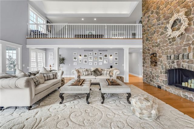 29 Foxboro Lane, Perinton, NY 14450