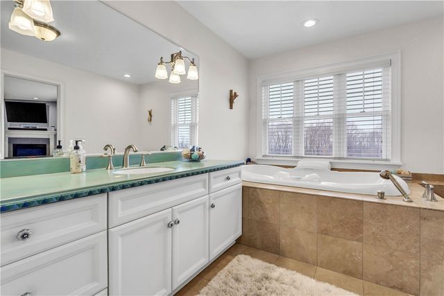 29 Foxboro Lane, Perinton, NY 14450