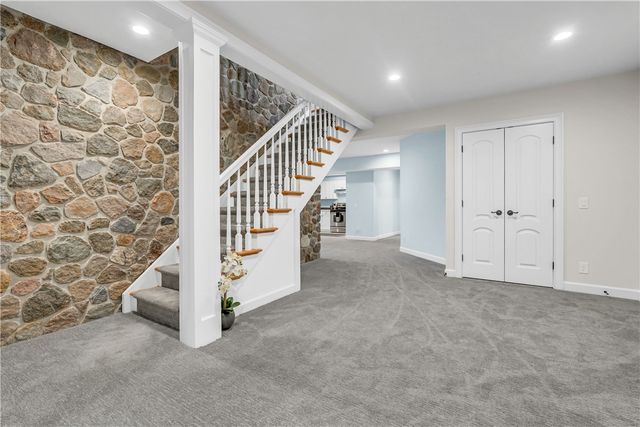 29 Foxboro Lane, Perinton, NY 14450