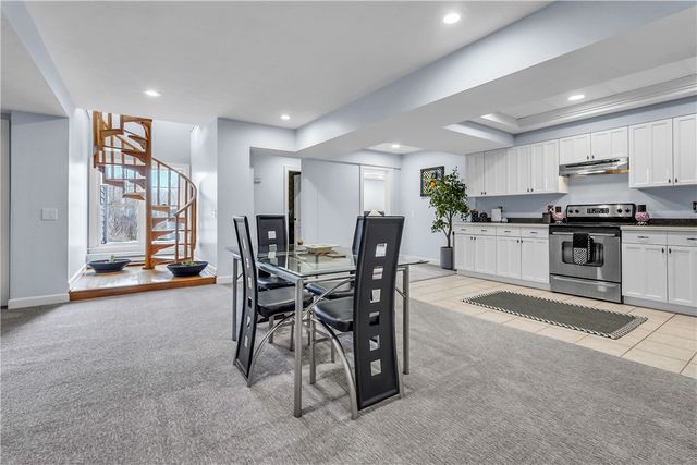 29 Foxboro Lane, Perinton, NY 14450