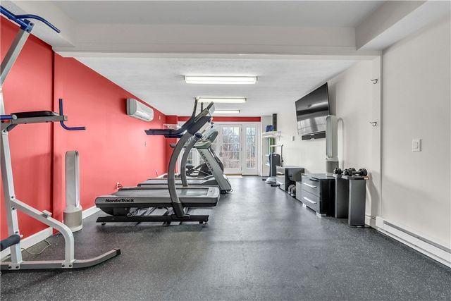 29 Foxboro Lane, Perinton, NY 14450