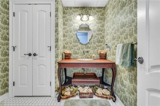 29 Foxboro Lane, Perinton, NY 14450