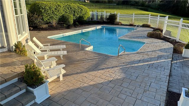 29 Foxboro Lane, Perinton, NY 14450