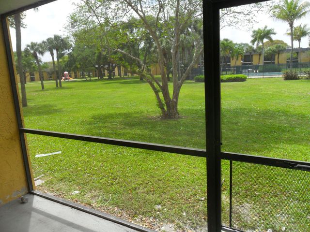 410 Meadows Circle 410, Boynton Beach, FL 33436