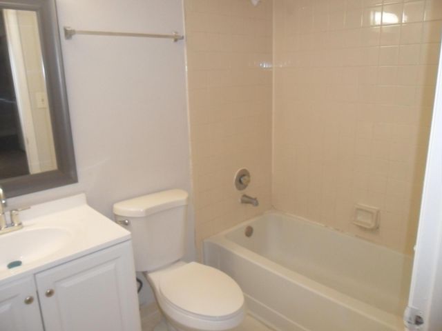 410 Meadows Circle 410, Boynton Beach, FL 33436