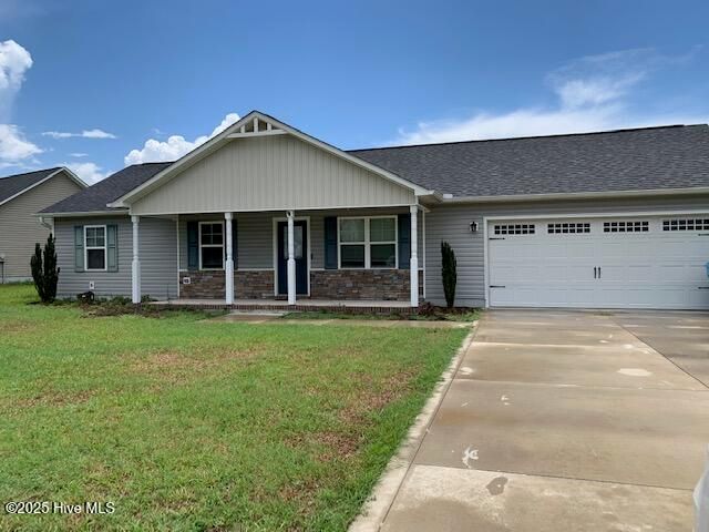 716 Addor Drive, Richlands, NC 28574