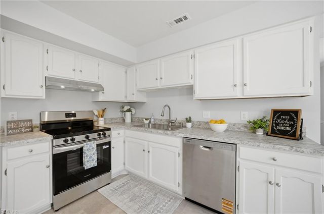 4900 Cliffony DR, Virginia Beach, VA 23464