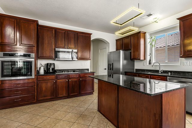 5908 Las Cadenas Road NW, Albuquerque, NM 87120