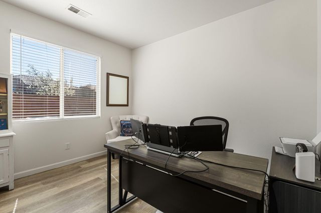 5908 Las Cadenas Road NW, Albuquerque, NM 87120