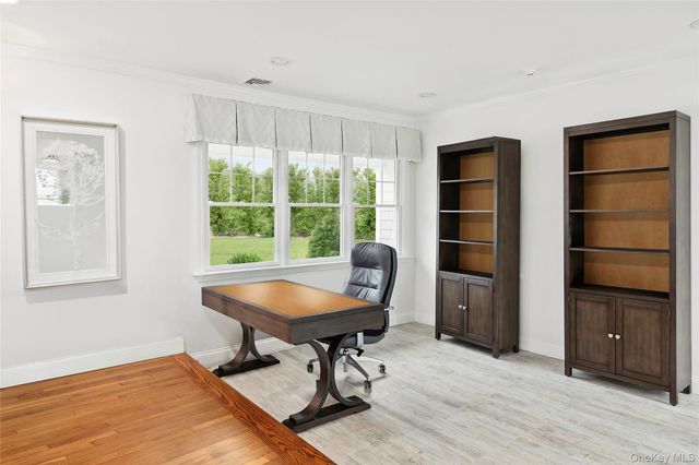 65 Shore Road, Westhampton, NY 11977