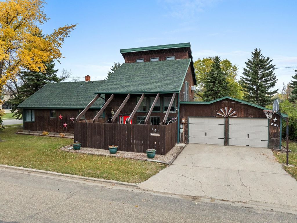 201 3RD ST NE, Mohall, ND 58761