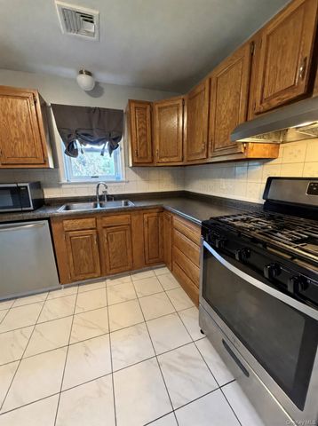 38 Zugibe Court, West Haverstraw, NY 10993