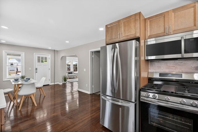 79 Kaveney St, Chicopee, MA 01020
