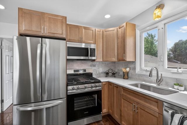 79 Kaveney St, Chicopee, MA 01020